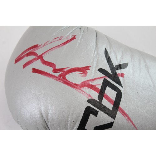 320 - Vintage Reebok Signed Boxing Glove No Certificate & No Name  387671