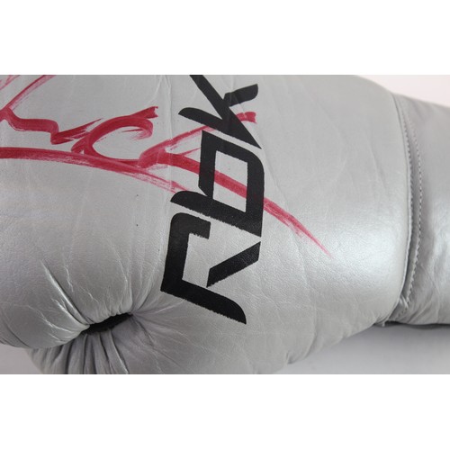320 - Vintage Reebok Signed Boxing Glove No Certificate & No Name  387671