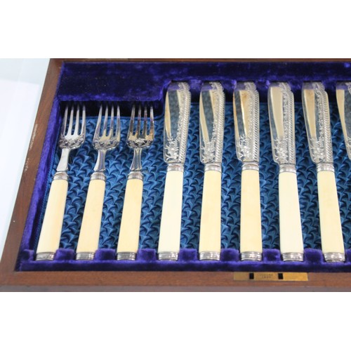 323 - Vintage Silver Plate Cutlery Set Fish Sets Floral Detail W/ Wooden Case 476376