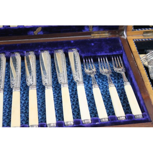323 - Vintage Silver Plate Cutlery Set Fish Sets Floral Detail W/ Wooden Case 476376