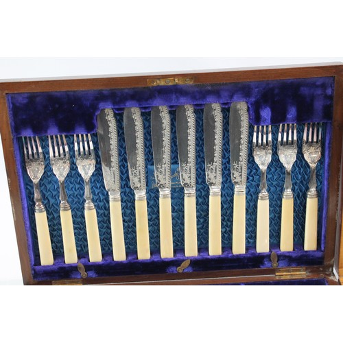323 - Vintage Silver Plate Cutlery Set Fish Sets Floral Detail W/ Wooden Case 476376
