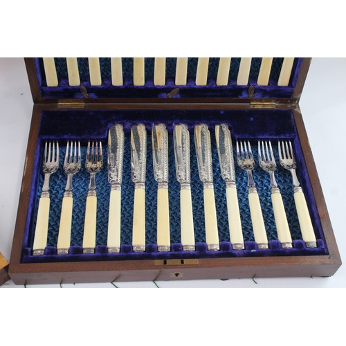 323 - Vintage Silver Plate Cutlery Set Fish Sets Floral Detail W/ Wooden Case 476376
