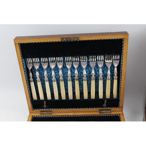 323 - Vintage Silver Plate Cutlery Set Fish Sets Floral Detail W/ Wooden Case 476376