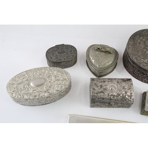 325 - Metal Boxes Inc Vintage, Novelty Heart Design, Etc  563837