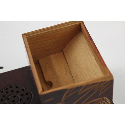 328 - Musical Novelty Duck Cigarette Dispenser Wooden Battery Powered Untested 570453