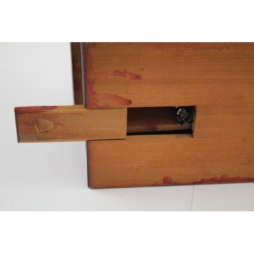 328 - Musical Novelty Duck Cigarette Dispenser Wooden Battery Powered Untested 570453
