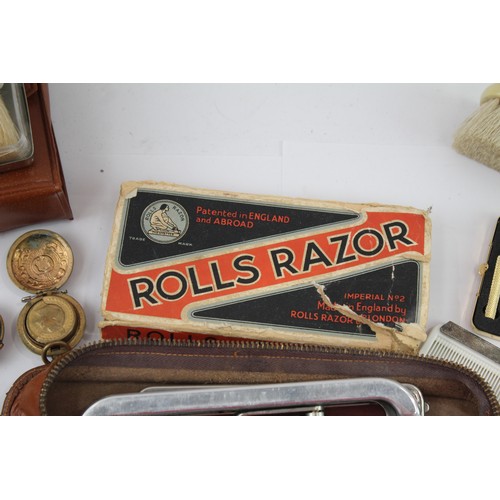 335 - Mens Grooming Collectables Vintage Inc Safety Razor Vintage Grooming Kit Job Lot 578401