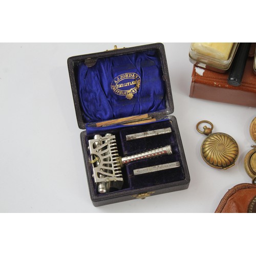 335 - Mens Grooming Collectables Vintage Inc Safety Razor Vintage Grooming Kit Job Lot 578401