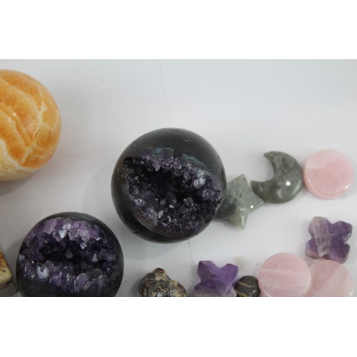 339 - Gemstone Crystal Collectables Assorted Inc Moon Shaped Marble Buddha Orbs 578437