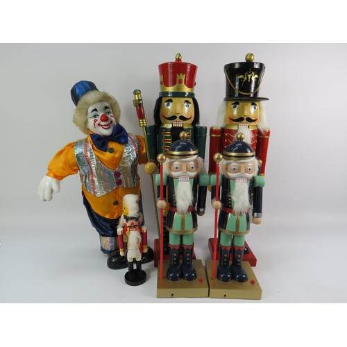 497 - Set of traditional wooden nutcracker figures and clown, tallest approx. 25 inches (clown with broken... 
