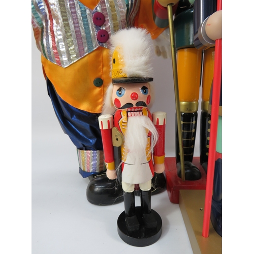 497 - Set of traditional wooden nutcracker figures and clown, tallest approx. 25 inches (clown with broken... 