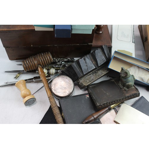 339 - Desk Antique Vintage Collectables Vintage Gavel Desk Tidy Letter Openers 2321339