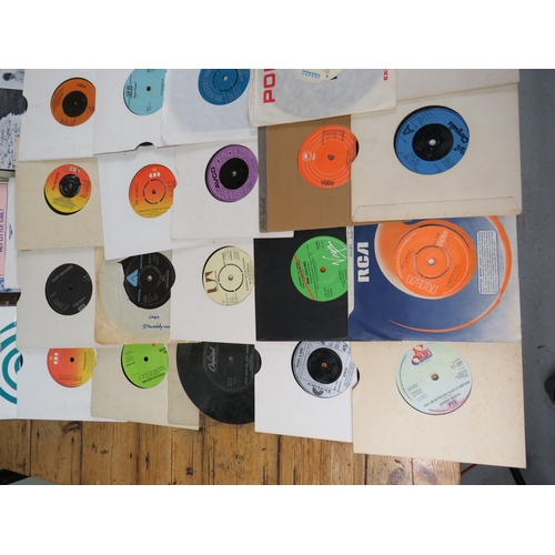 557 - Large collection of 85+ vinyl 7-inch singles (45 RPM records) featuring various artists predominantl... 