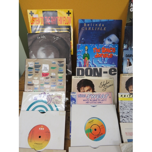 557 - Large collection of 85+ vinyl 7-inch singles (45 RPM records) featuring various artists predominantl... 