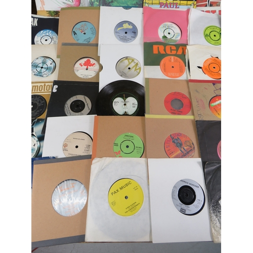 558 - Large collection of 85+ vinyl 7-inch singles (45 RPM records) featuring various artists from multipl... 