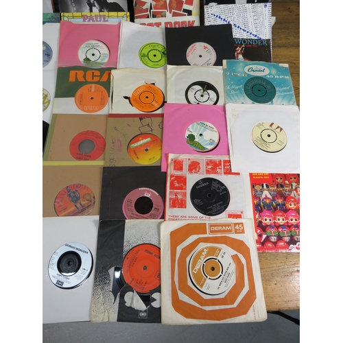 558 - Large collection of 85+ vinyl 7-inch singles (45 RPM records) featuring various artists from multipl... 