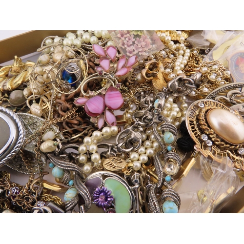 131 - A large quantity of vintage and costume jewellery, comprising assorted necklaces, brooches, bracelet... 