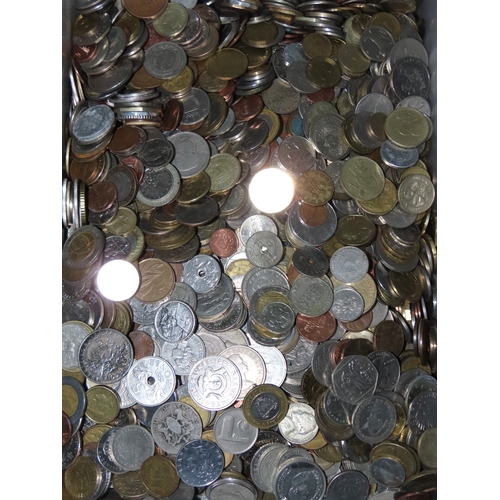 158 - Large quantity of world coins  extensive mixed accumulation of global coinage.