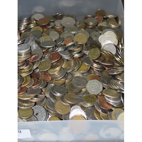 158 - Large quantity of world coins  extensive mixed accumulation of global coinage.