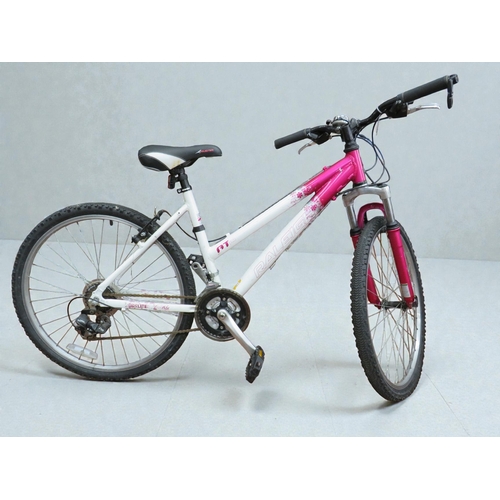 213 - Raleigh Starlite ladies/girls mountain bike in pink and white with Shimano gears