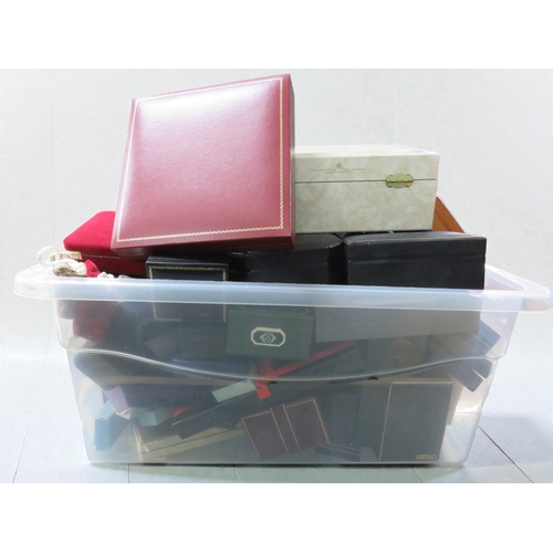 214 - Selection of empty jewellery and watch presentation boxes including Seiko boxes, burgundy and cream ... 