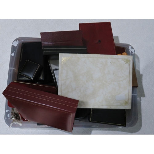 214 - Selection of empty jewellery and watch presentation boxes including Seiko boxes, burgundy and cream ... 