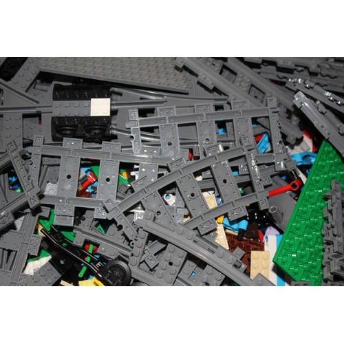 228 - Lego 8kg Mixed Bricks And Accessories Joblot 580546