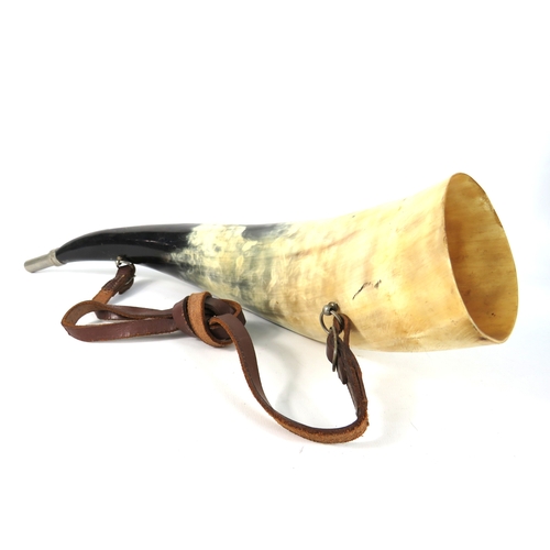 65 - Vintage natural bovine hunting horn with leather strap - 47cm long