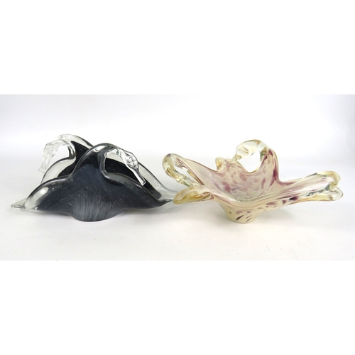 86 - Two Murano glass freeform bowls in grey and pink - tallest 9cm
