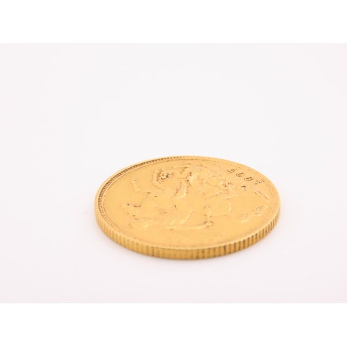 186 - A gold full sovereign dated 1907, struck in 22 carat gold and featuring the St George and the Dragon... 