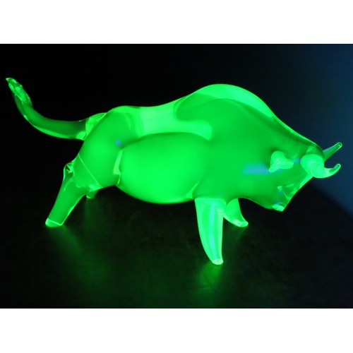 98 - A large Murano uranium glass bull figure, of elongated form, with graduated green and yellow tones. ... 