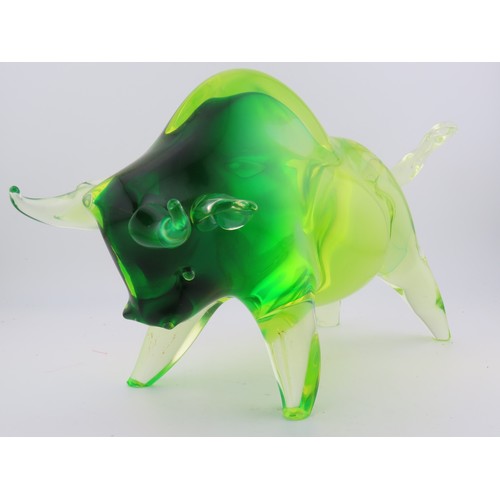 98 - A large Murano uranium glass bull figure, of elongated form, with graduated green and yellow tones. ... 