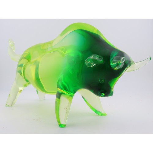 98 - A large Murano uranium glass bull figure, of elongated form, with graduated green and yellow tones. ... 