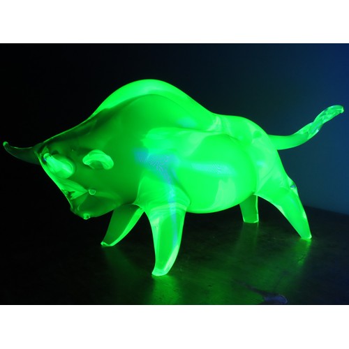 98 - A large Murano uranium glass bull figure, of elongated form, with graduated green and yellow tones. ... 