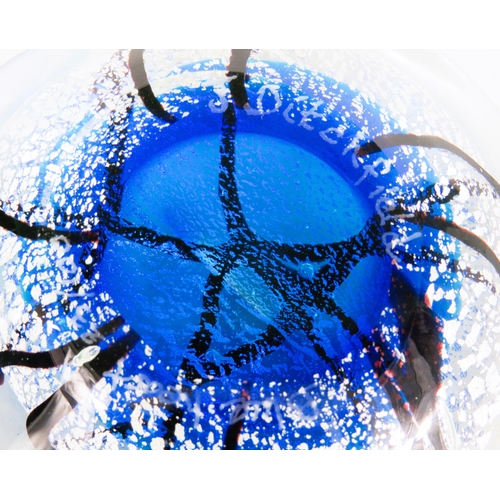 34 - John Ditchfield Glasform Glass Paperweight - Blue Heart Limited Edition 23/100 - Height 3cm