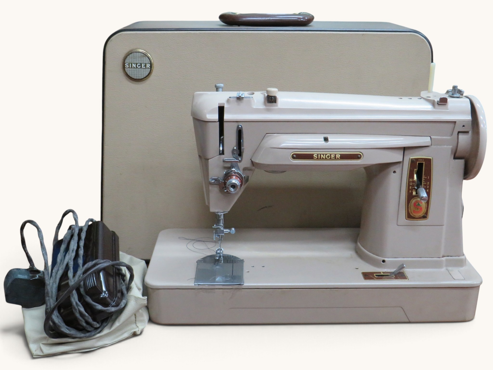Vintage cream Singer electric sewing machine with gold-tone detailing ...