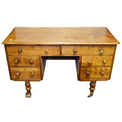 10 - A Nice Old Victorian Mahogany Kneehole Desk For Restoration