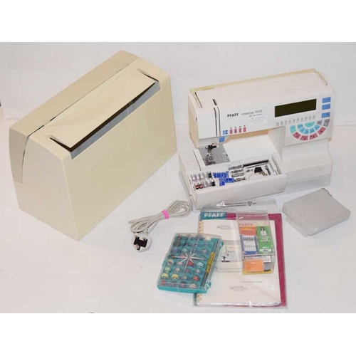 40 - A Very Good 'Pfaff' 7870 Sewing Machine