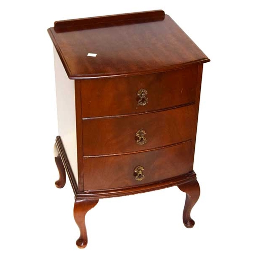 285 - A Small Three Drawer Chest