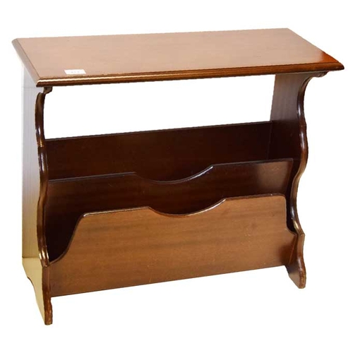 525 - A Mahogany Table / Magazine Rack