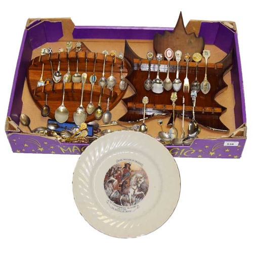 539 - A Box of Souvenir Spoons and a William of Orange Commemorative Plate