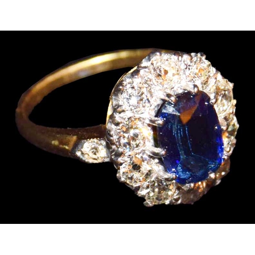 585 - An 18ct Gold Sapphire and Diamond Cluster Ring