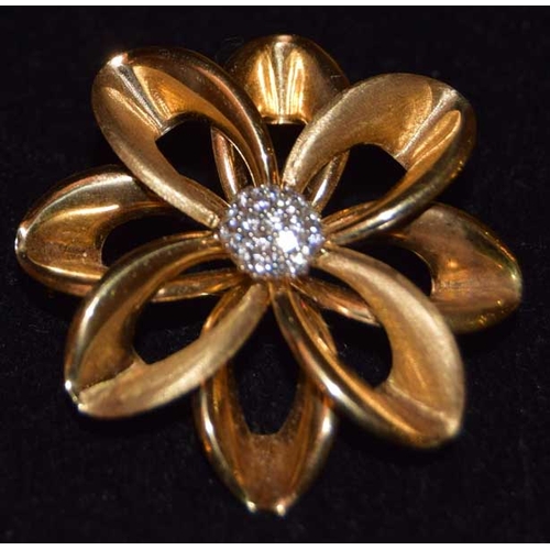 698 - A Gold Brooch