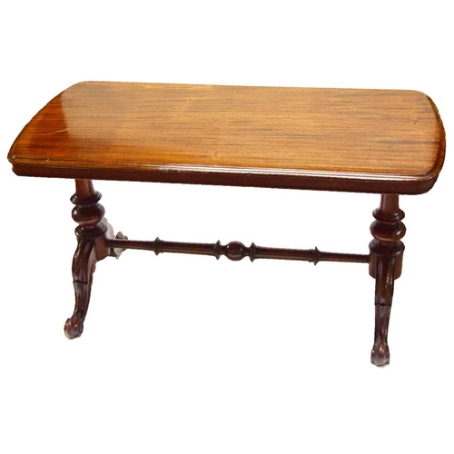 83 - A Very Nice Mahogany Coffee Table, Carved Pedestal Base