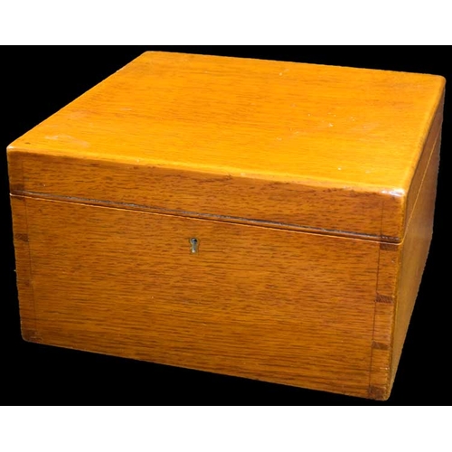 106 - A Victorian Oak Lidded Box