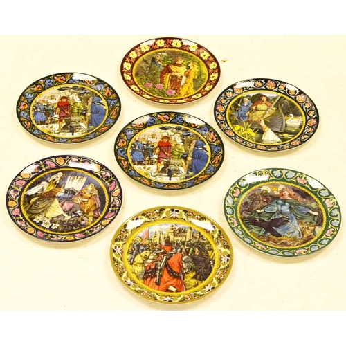 118 - A Lot of Eight Limited Edition Wedgewood Collectors Plates