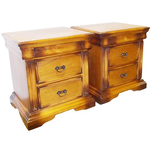 124 - A Very Nice Pair of Bedside Cabinets