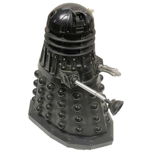 353 - A Large Figurine of Dalek