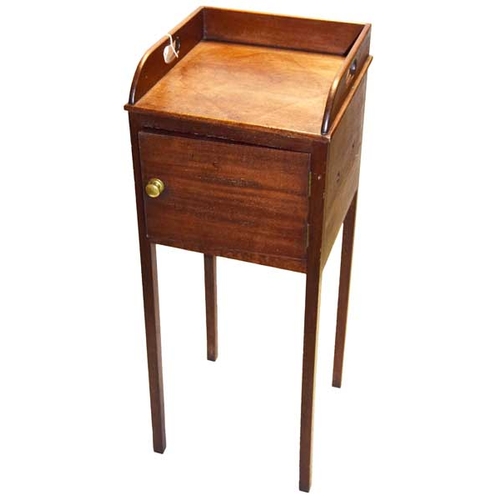 359 - A Georgian Mahogany Night Stand