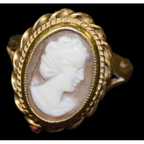 740 - A Gold Cameo Ring